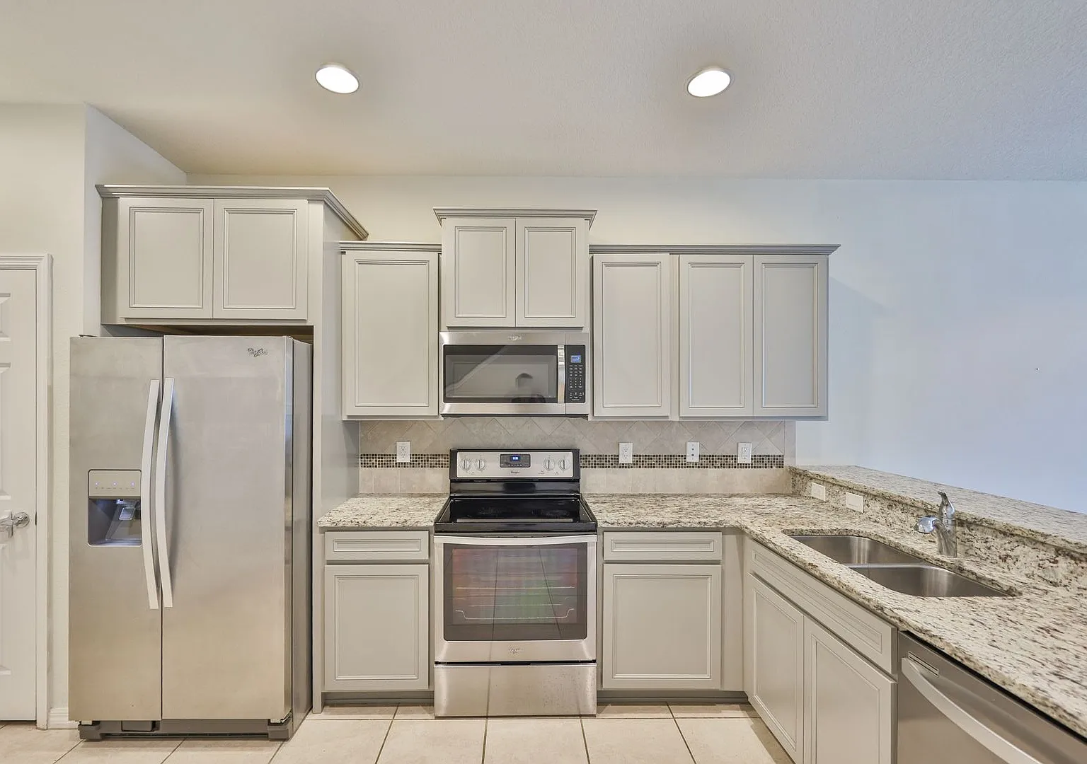 Beautiful Townhome at Magnolia Park! — Photo 2