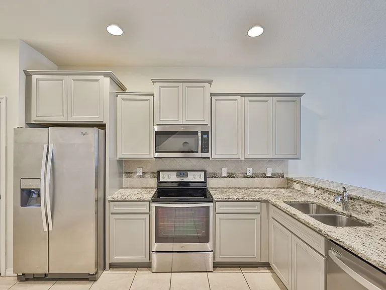 9160 Hillcroft Dr — Photo 2