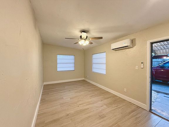 4th image of 1012 26th St E #B