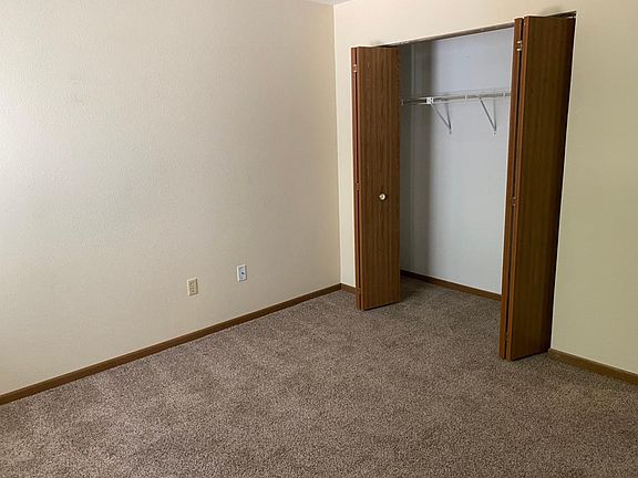 5th image of 830 N Thompson Dr