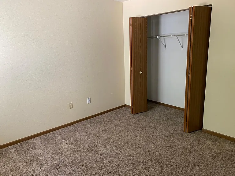 830 N Thompson Dr — Photo 5