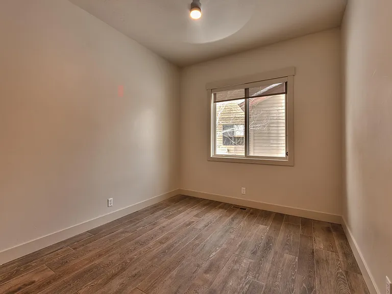 4879 Silver Springs Dr — Photo 8