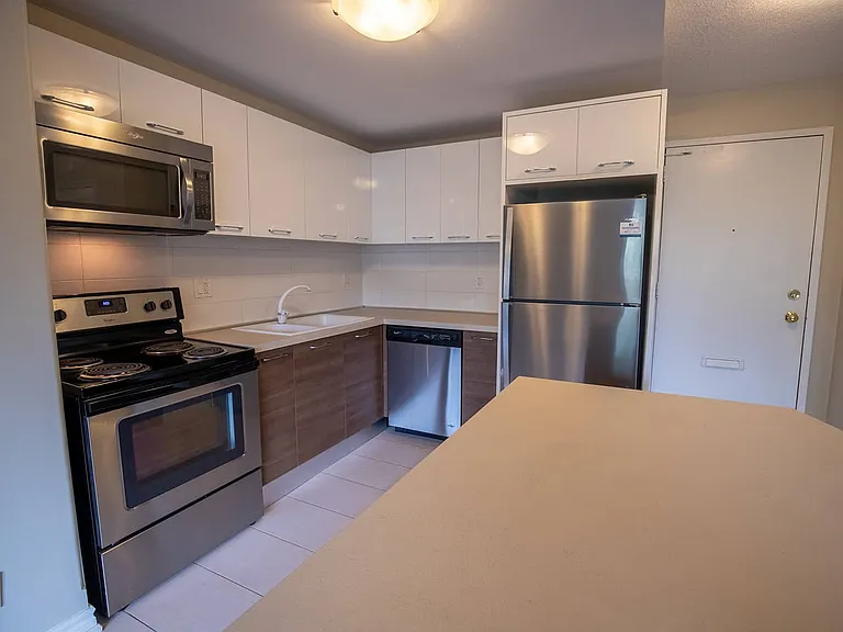 375 Scott St — Photo 1