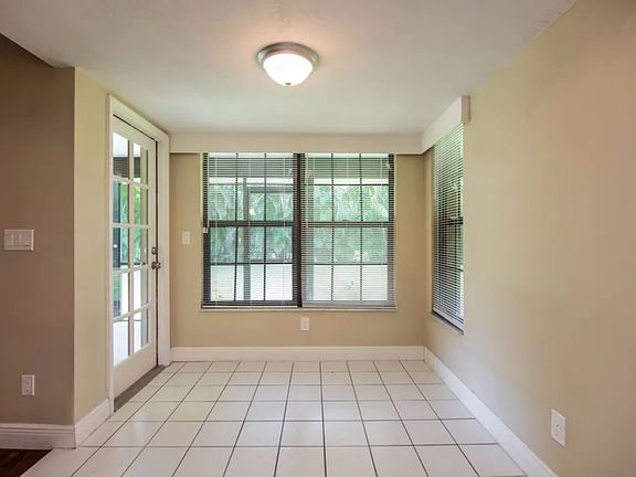 4th image of 2218 Viscaya Pkwy