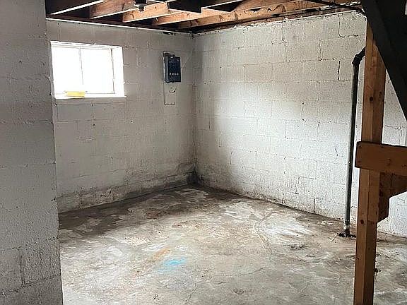 3rd image of 113 Frontier St