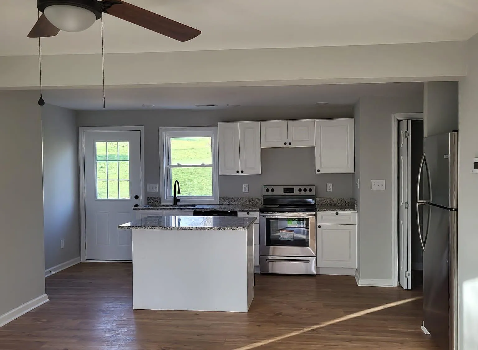 3 bed, 1250 sqft, $1,350 — Photo 2