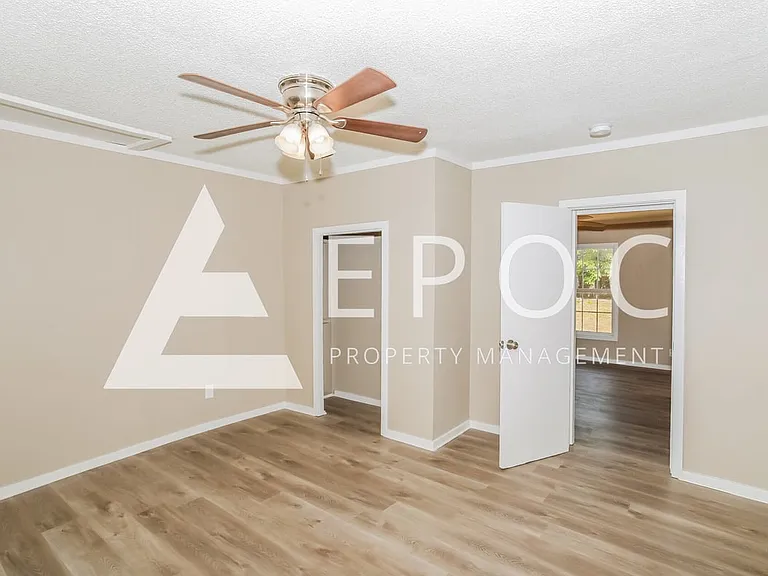 635 E 3rd St — Photo 11
