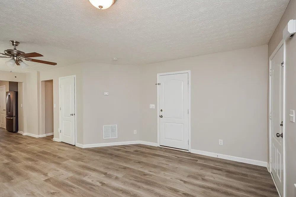 3 bed, 2.0 bath, 1283 sqft, $2,300 — Photo 4