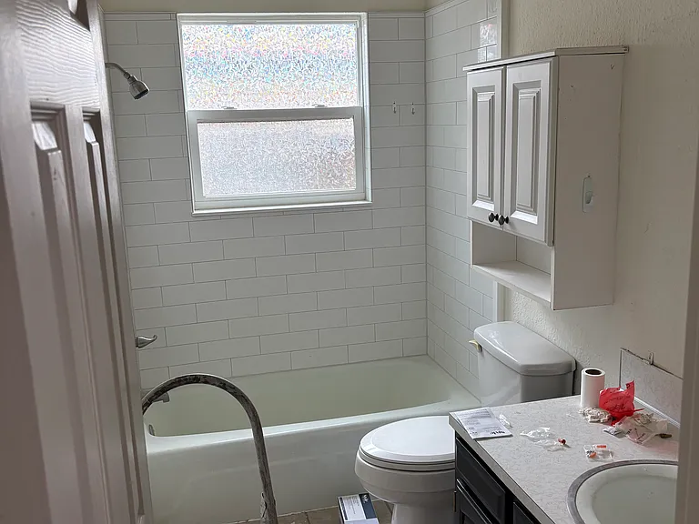 515 W F St — Photo 6