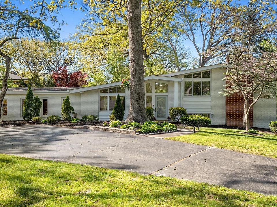 1st image of 5 Sackston Woods Ln