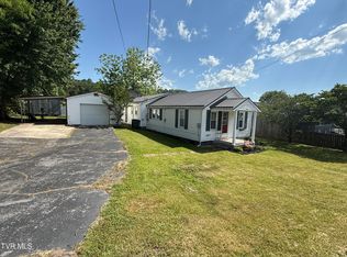 708 W D St, Elizabethton, TN 37643