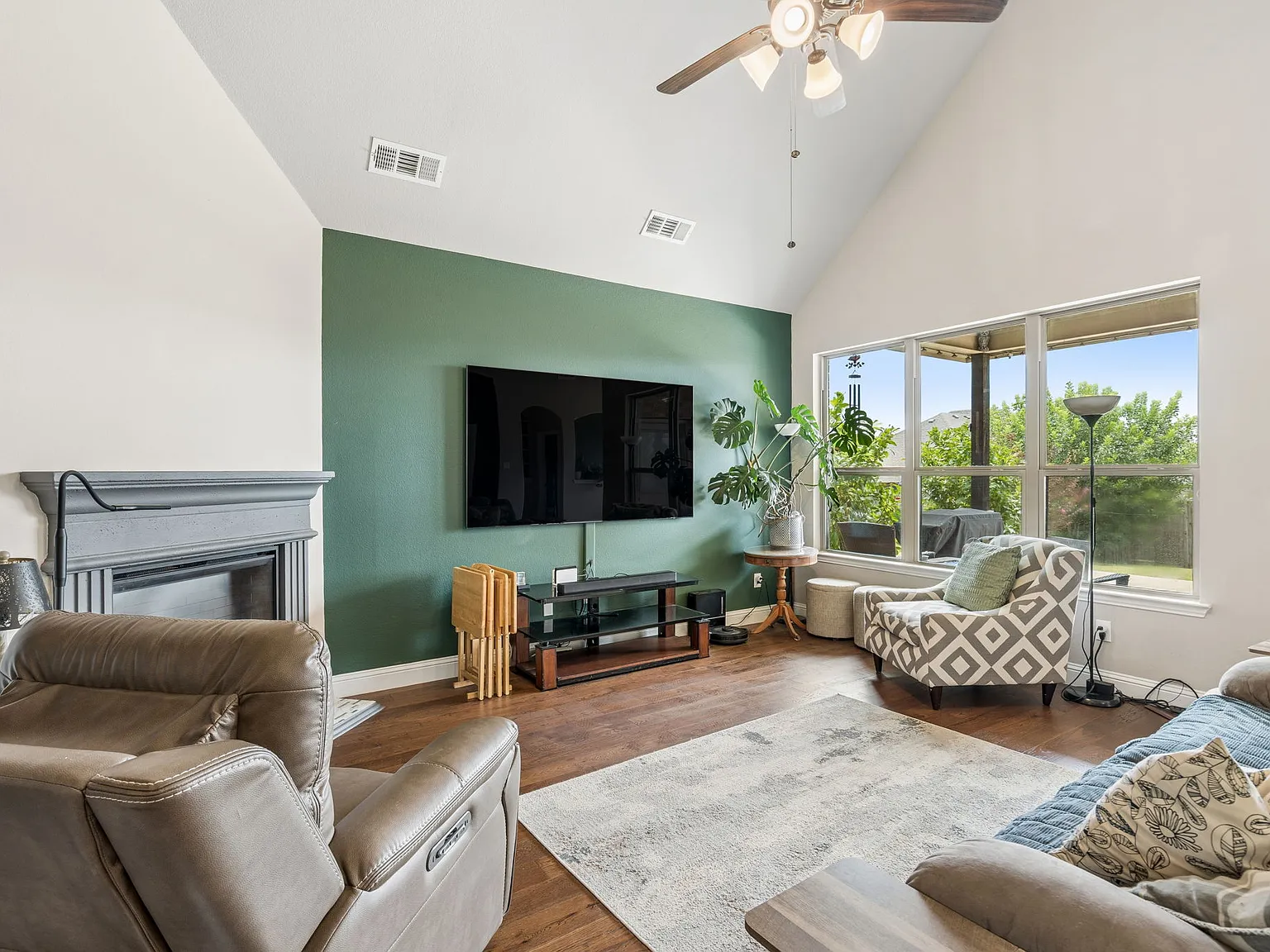 4 bed, 3.5 bath, 2686 sqft, $2,800 — Photo 4