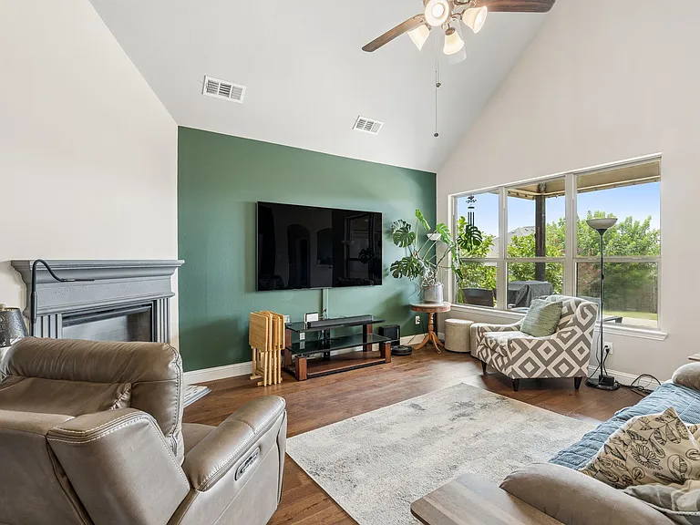 127 Hillcrest Way — Photo 4