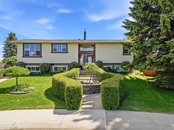 60 NW Brown Close, Red Deer, AB T4R 1K4