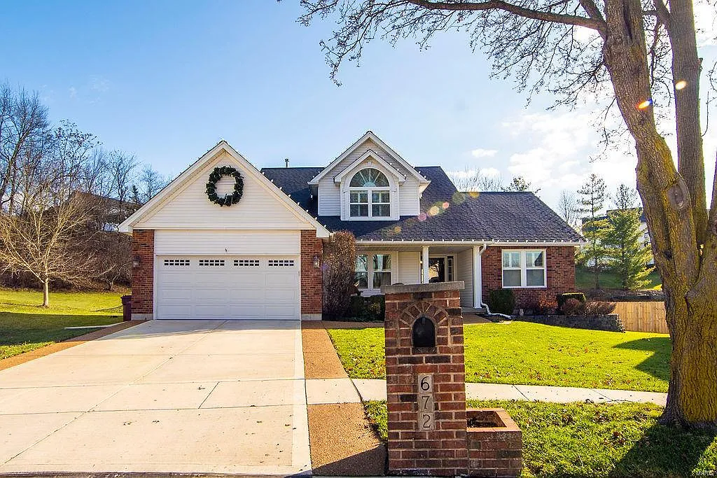 672 Winter Hill Cir photo 1