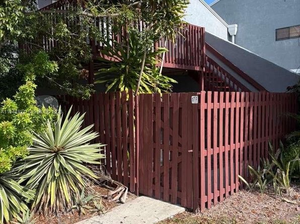 17 Crossings Cir APT F