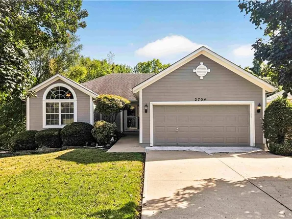 2704 NW Mill Dr, Blue Springs, MO 64015