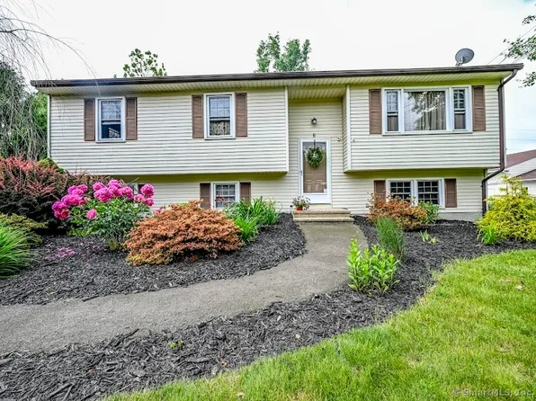 8 Circle Drive, Wallingford, CT 06492