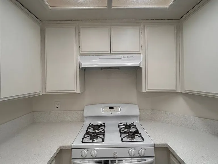 14135 Doty Ave — Photo 4