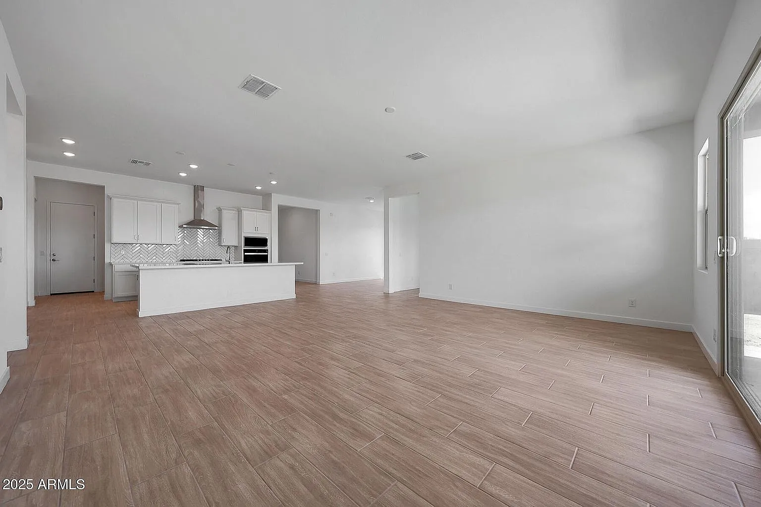 3 bed, 2471 sqft, $2,800 — Photo 3