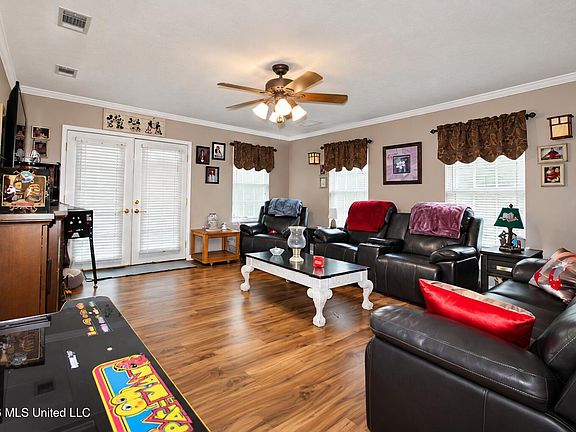 3rd image of 1323 Jonathan Rd