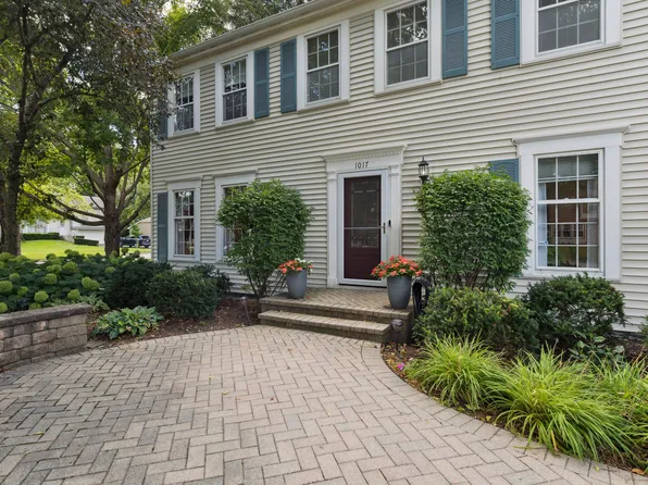 1017 Dawes St, Libertyville, IL 60048