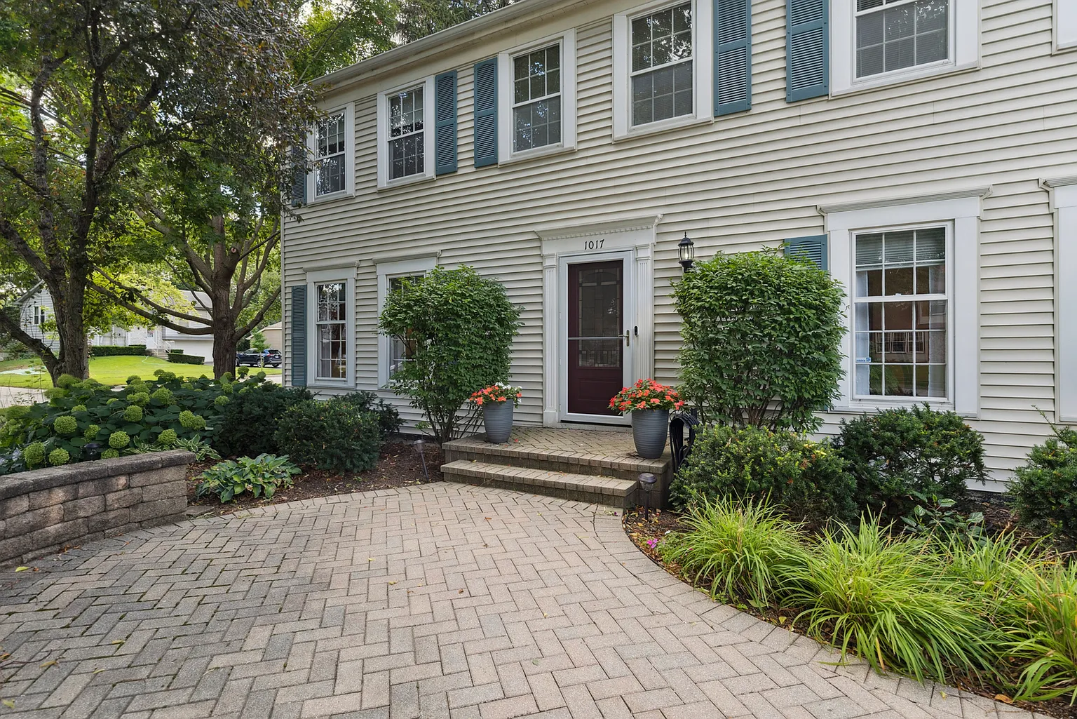 1017 Dawes St photo 1