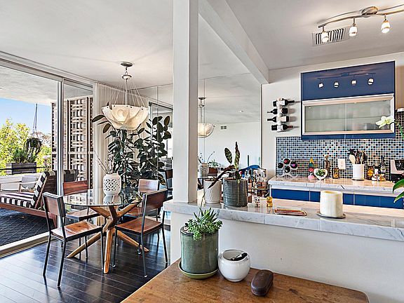 5th image of 1550 N Laurel Ave #Top