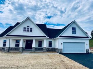 1 Libbys Ridge Rd, Berkeley Springs, WV 25411