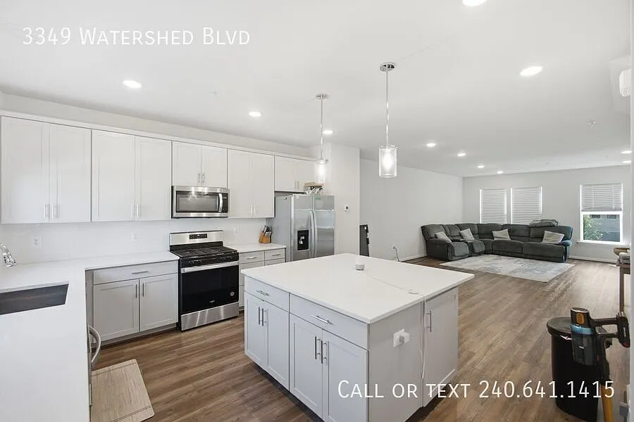 Beautiful 3 BR/2 Full BA & 2 Half BA Townhome in Laurel! — Photo 4