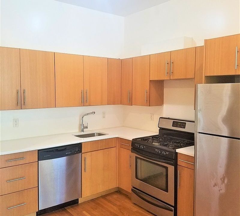 1st image of 976 Myrtle Ave #2C
