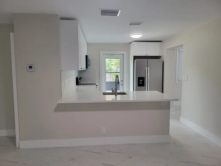3231 NE 14th Ave — Photo 5