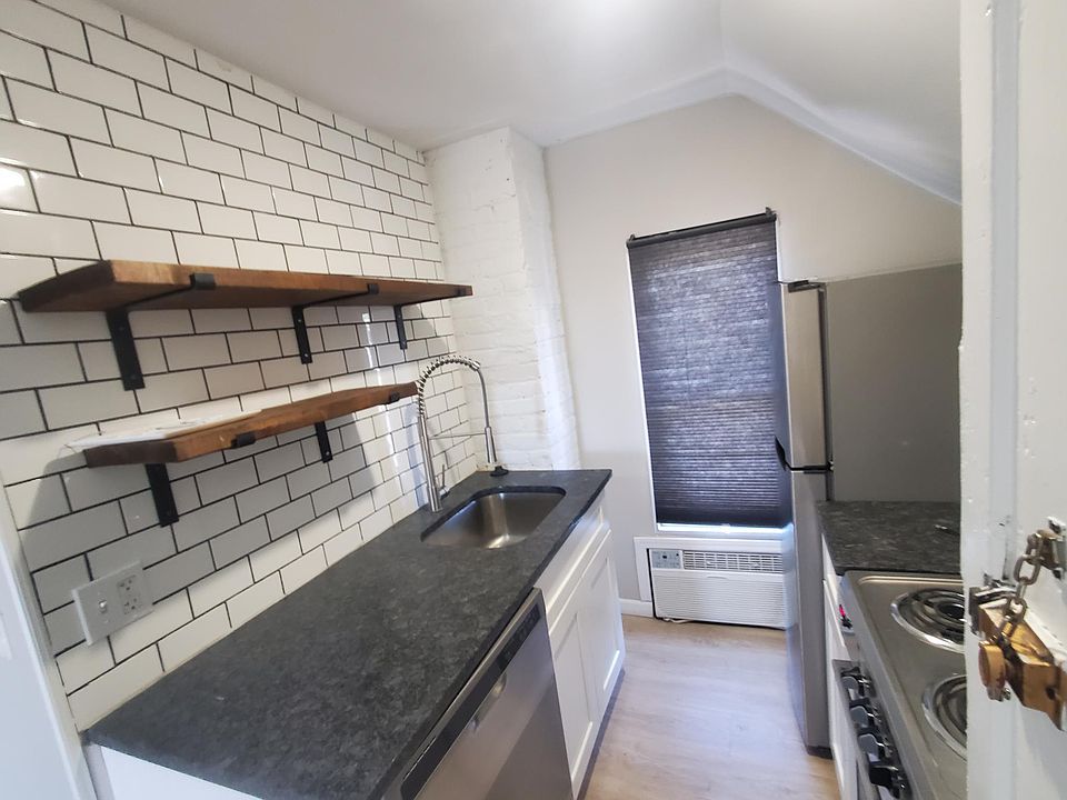 1st image of 1335 W 61st St #3
