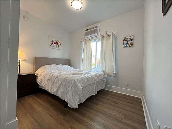 2nd image of 601 W 41st St #1/4