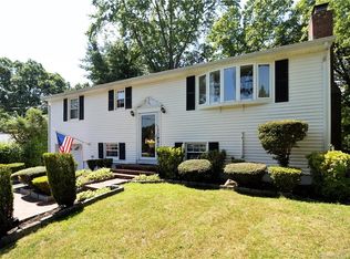 8 Cobblers Ct, Norwalk, CT 06851