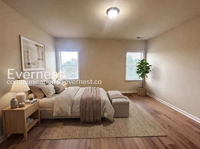 4 bed, 2.5 bath, 2999 sqft, $2,499 — Photo 4