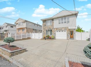 197 Slater Blvd, Staten Island, NY 10305