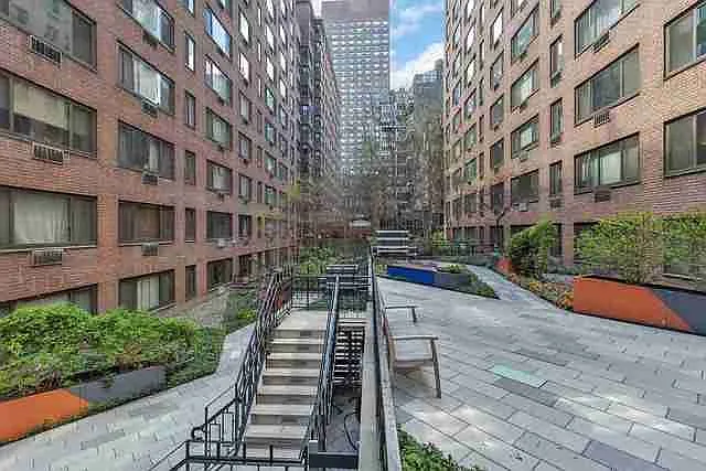 420 E 64th St #W1K — Photo 11