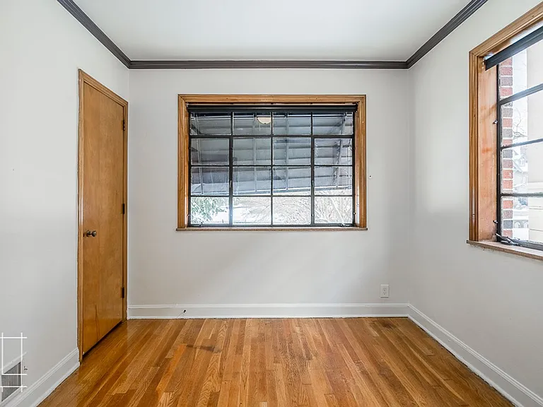 1374 E. Broad St. — Photo 2