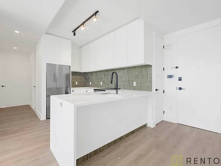 60 Cedar St #17H — Photo 5