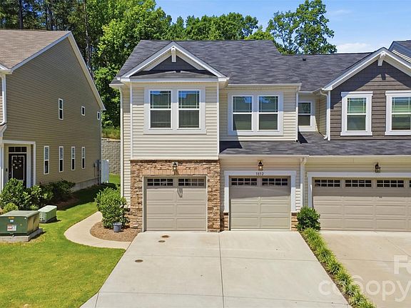 2nd image of 3832 Amalia Pl