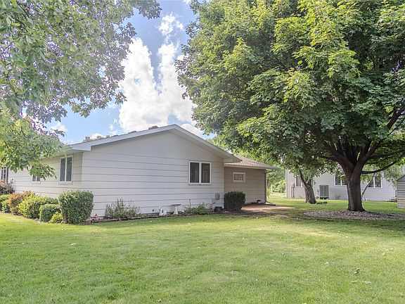 3rd image of 607 River Hills Dr