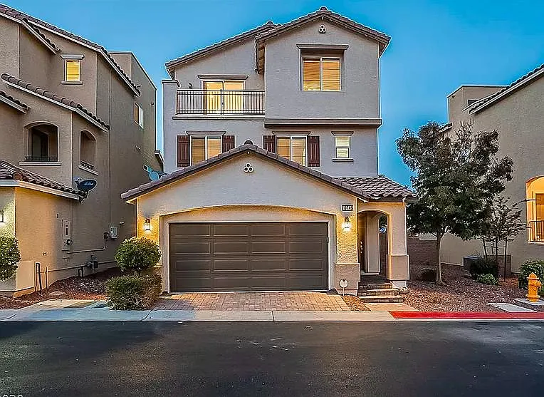 3 bed, 3.5 bath, 2020 sqft, $2,250 — Photo 1