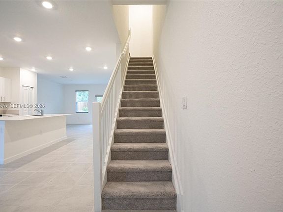 3rd image of 204 SE 10th Ct #204