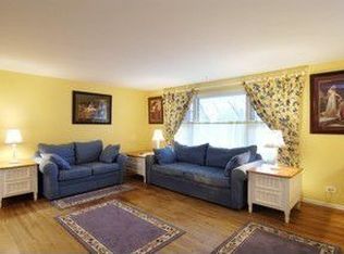 1513 Hartmann Dr, Schaumburg, IL