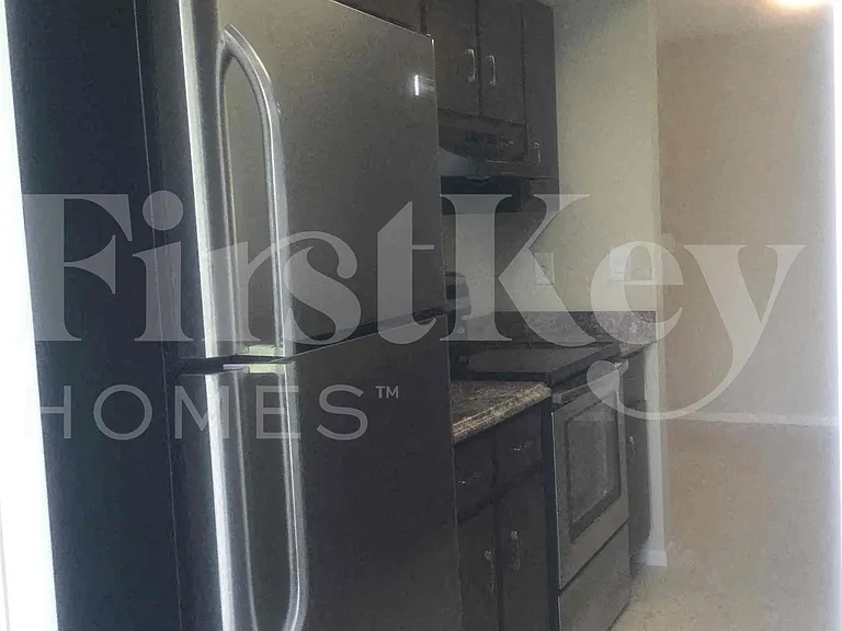687 SW Heather St — Photo 18