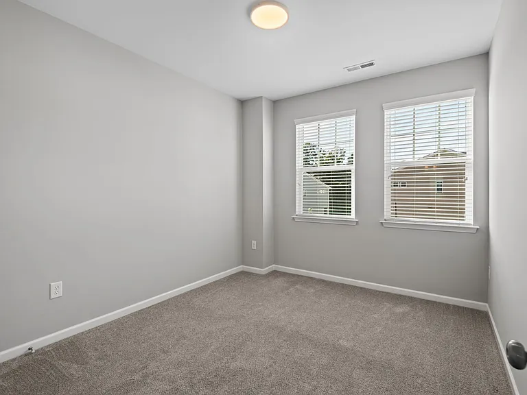 1136 Commack Dr — Photo 25