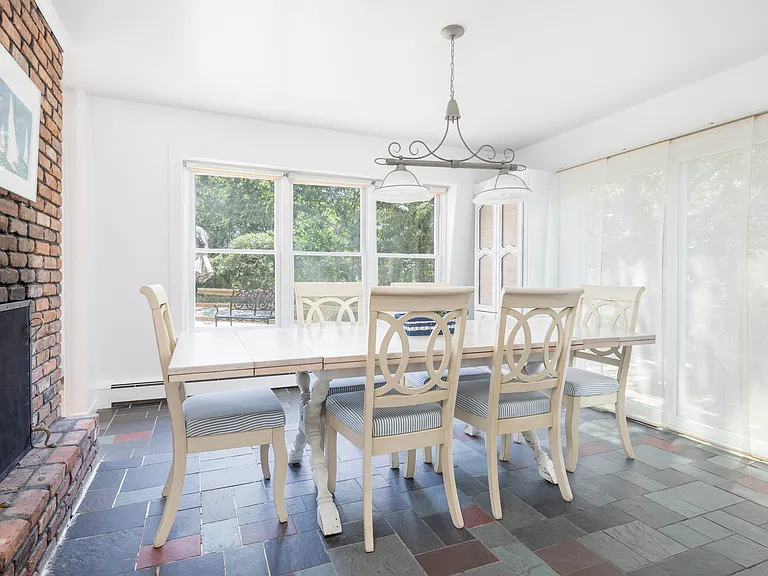 54 Cliff Rd — Photo 9