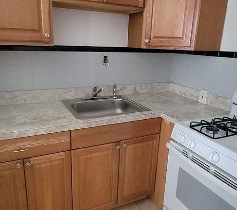 3rd image of 410 Linden St APT 7