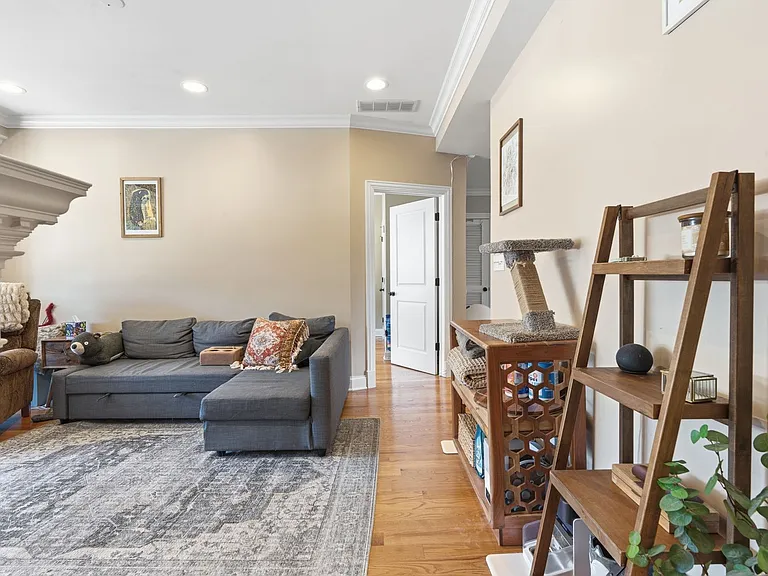 Hinman Court Condos — Photo 22